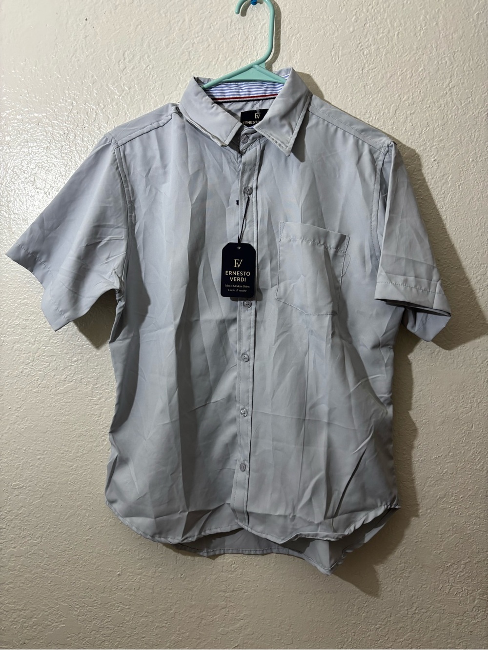 Men's Light Gray Short-Sleeve Button-Up Shirt